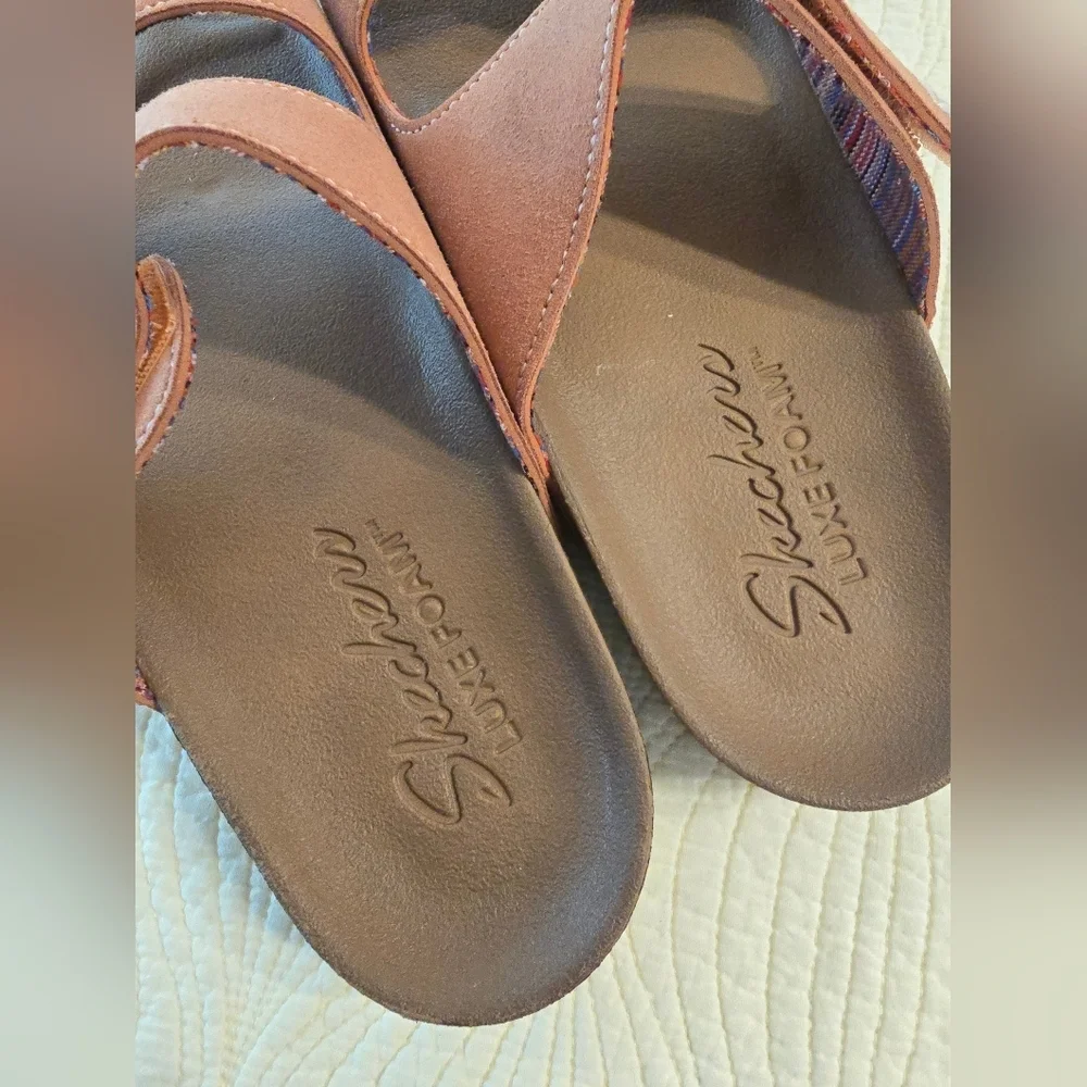NIB Skechers Ladies Suede Adjustable Double-Strap Sandals In Coral